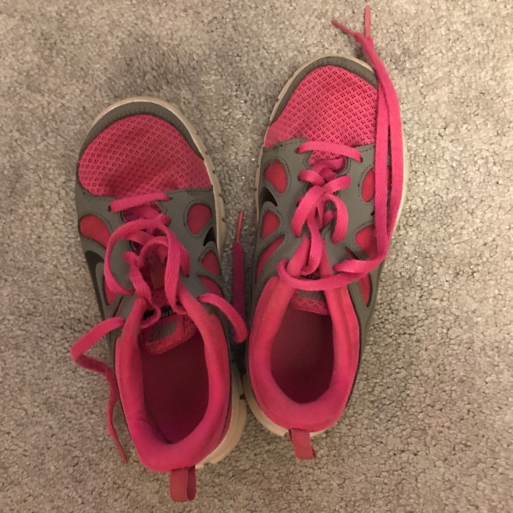 Girls pink Nike shoes